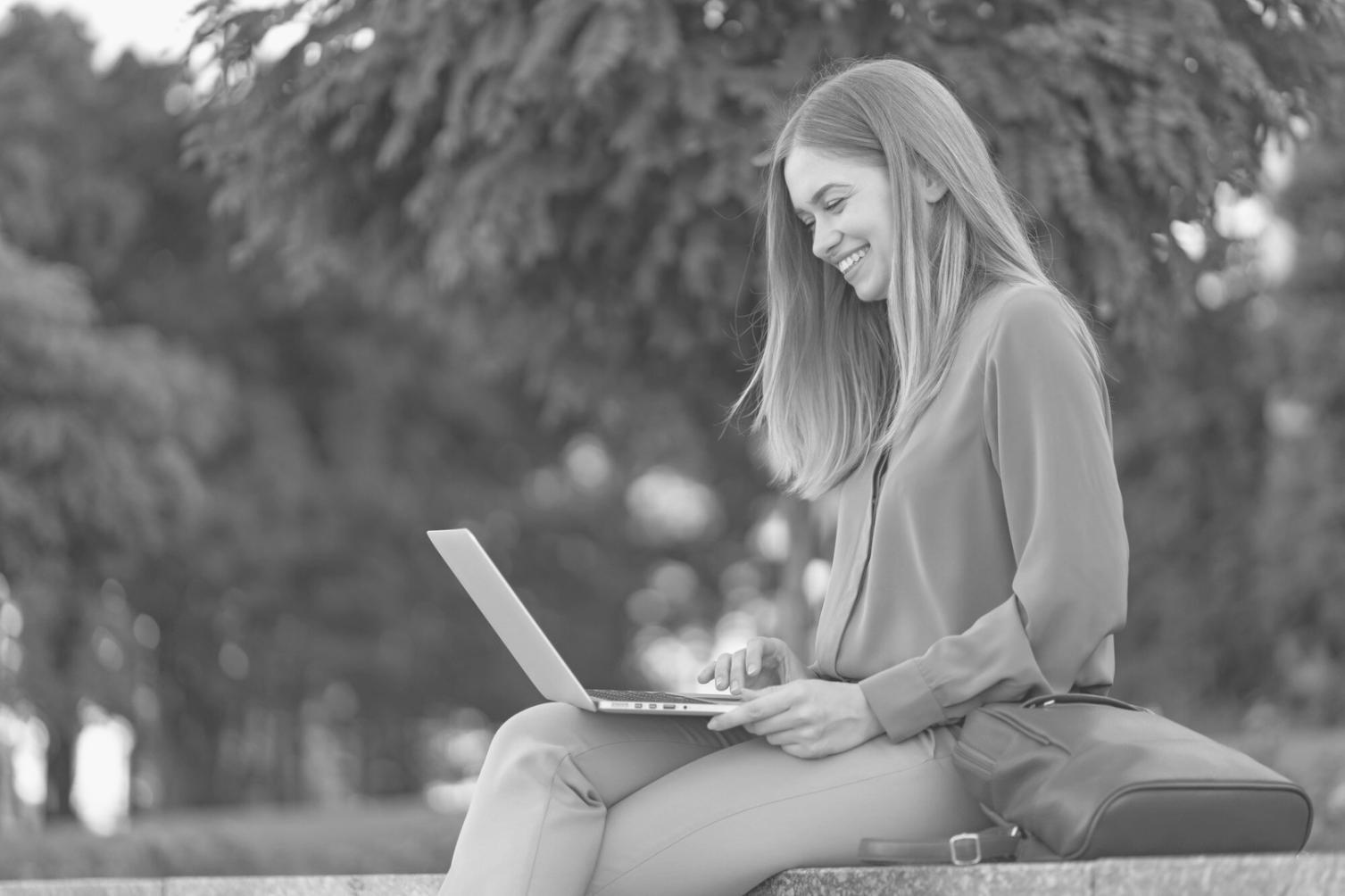 Reunión de consultoría financiera con cliente en oficinas de brisarilox